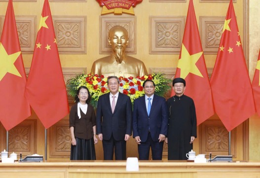 Gia đình nghệ nhân Nguyễn Hữu Hoa giữ lửa nghề làm tranh Đông Hồ