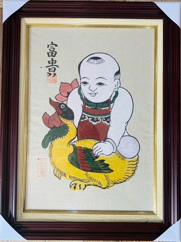 Bé ôm vịt